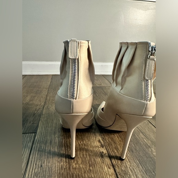 Becki Coakley Heels (size 40) Sold Out Online - Cream - Picture 7 of 10